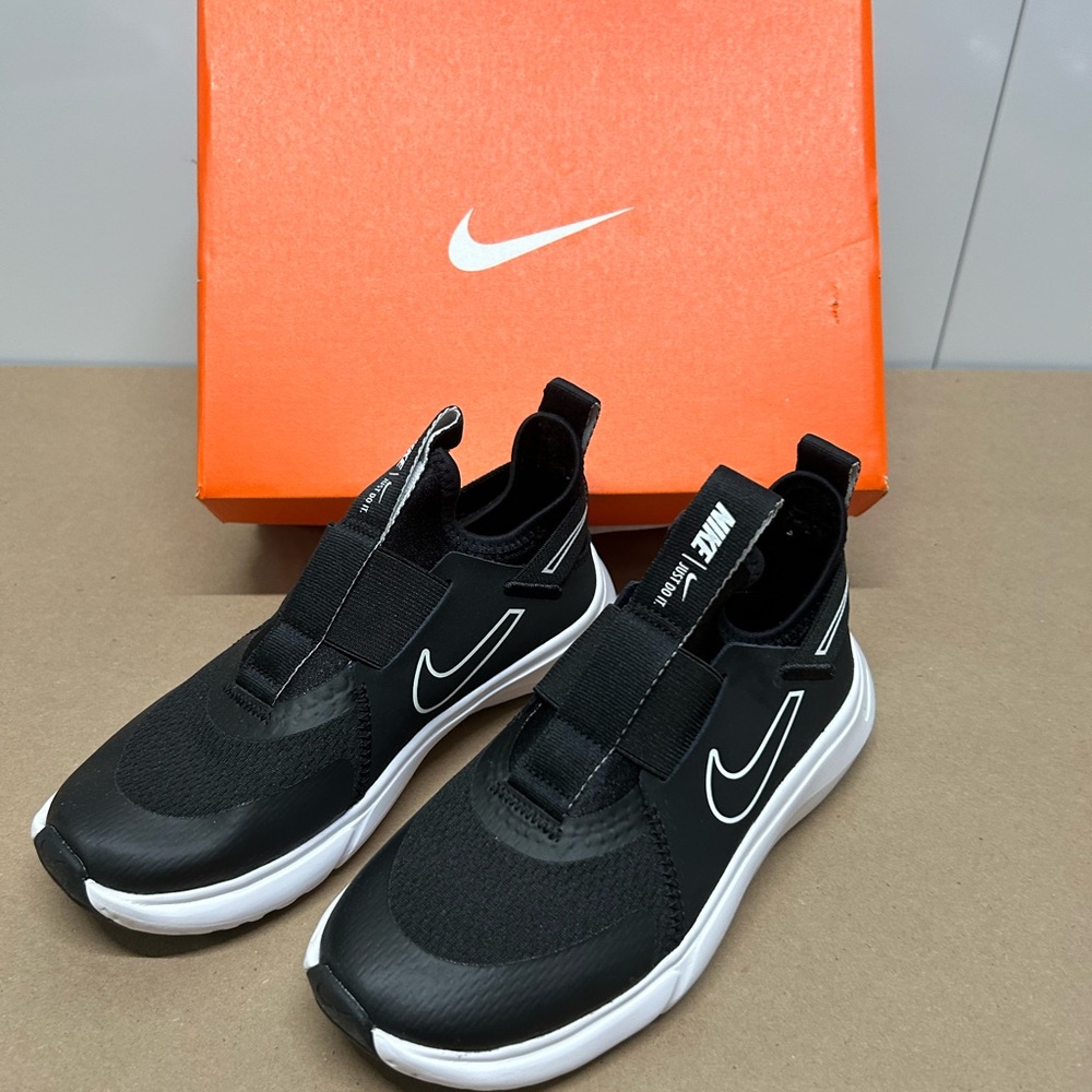 Nike Flex Plus GS kids athletic shoes youth 1.5